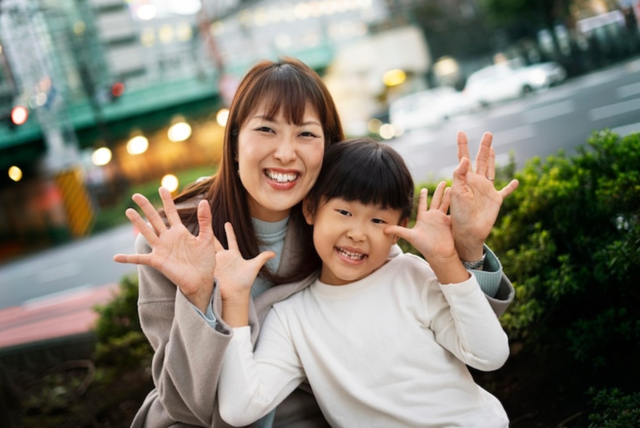 Đừng để tình yêu biến thành gánh nặng: 3 sai lầm của cha mẹ khiến con cái kiệt quệ, tương lai không ngóc đầu lên được - Ảnh 2.